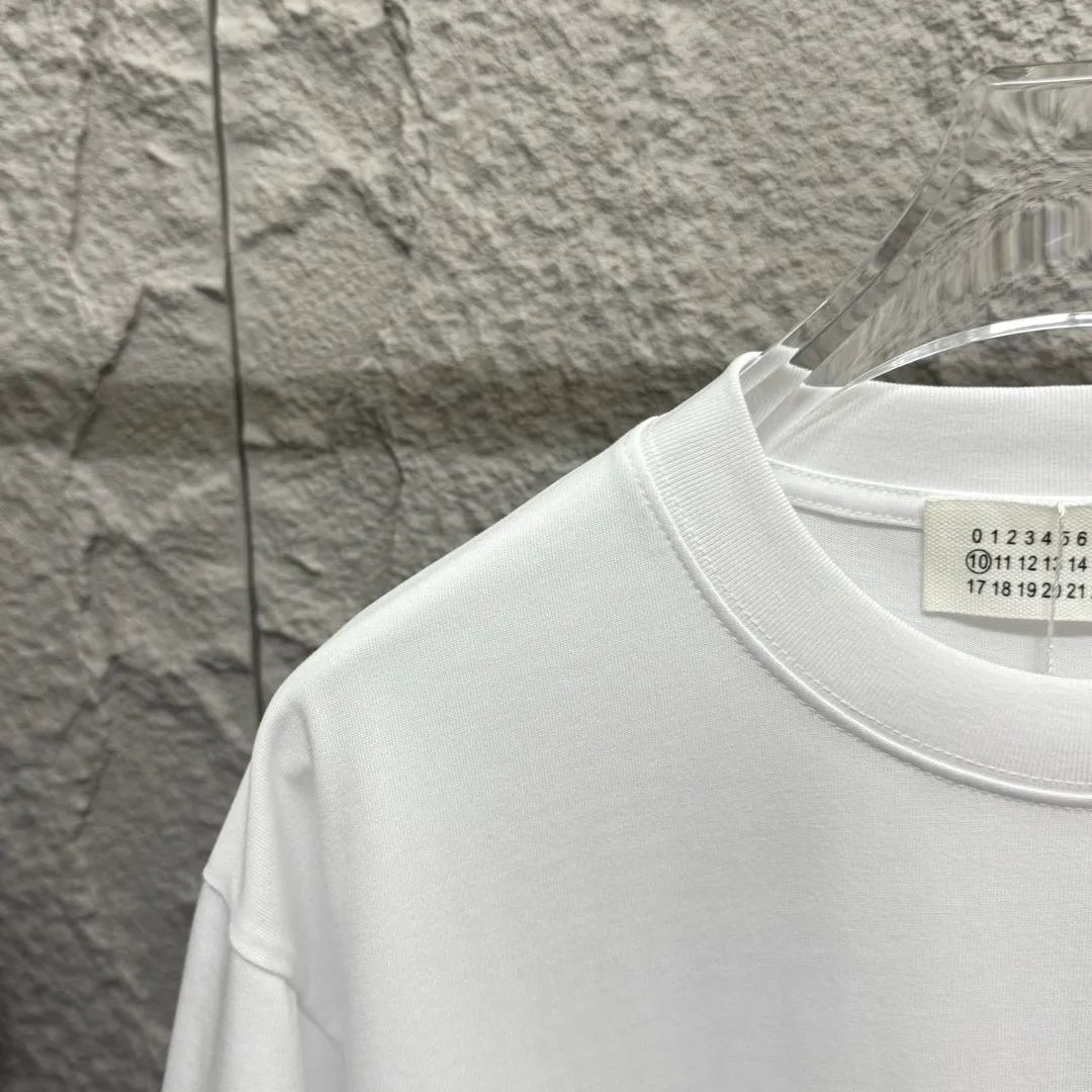 MM 6 * 2025 New Arrival Classic T 300 Same Style ：Black White Size： S （90-130 ） M （120-150 ） L （140-165 ） XL （160-180 ） XXL （180-210 ）